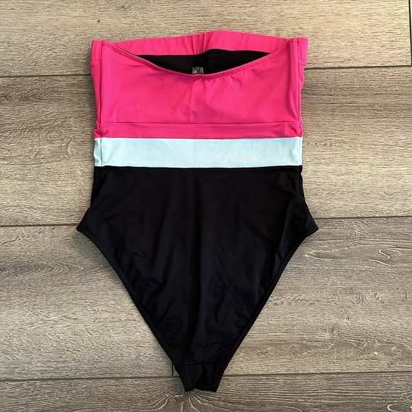 Simons Pink and Black Swimsuit strapless onepiece medium - Picture 4 of 5